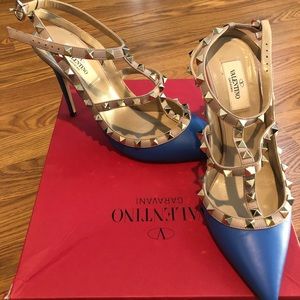 Valentino Garavani Rockstud strapped pumps